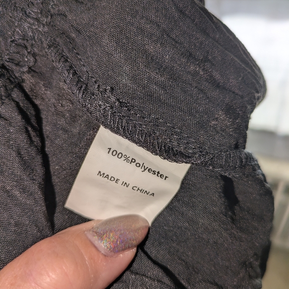 Chic Black Long Sleeve Dress with Lace Trim - Picture 5 of 6